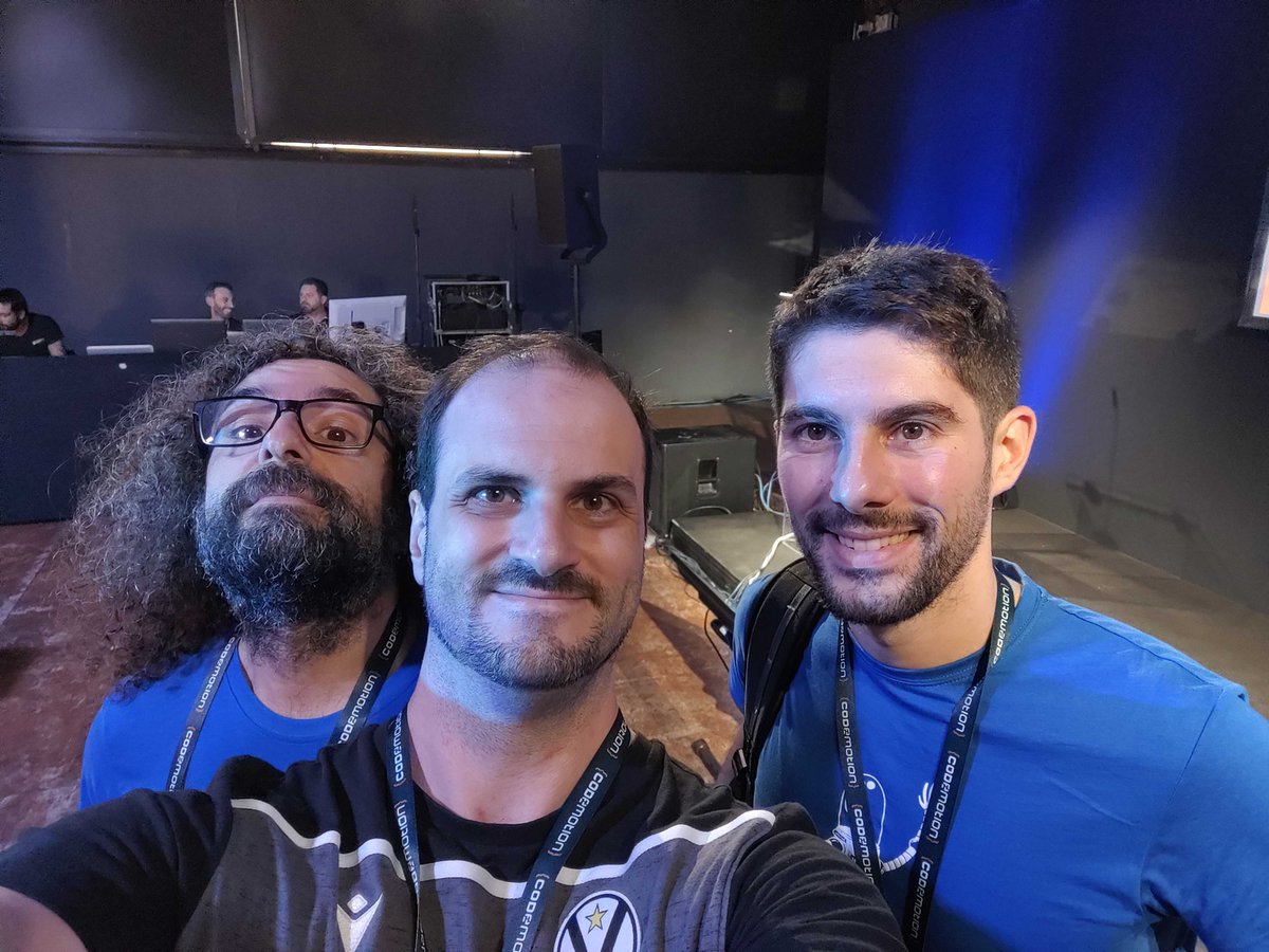 Ritrovarsi al <a href="/CodemotionIT/">Codemotion</a>... <a href="/MaxArt2501/">Massimo Artizzu 🇺🇦🔱</a> <a href="/FrancescoSciuti/">Francesco Sciuti</a> <a href="/loige/">Luciano Mammino 𝕏 Node.js Design Patterns</a>