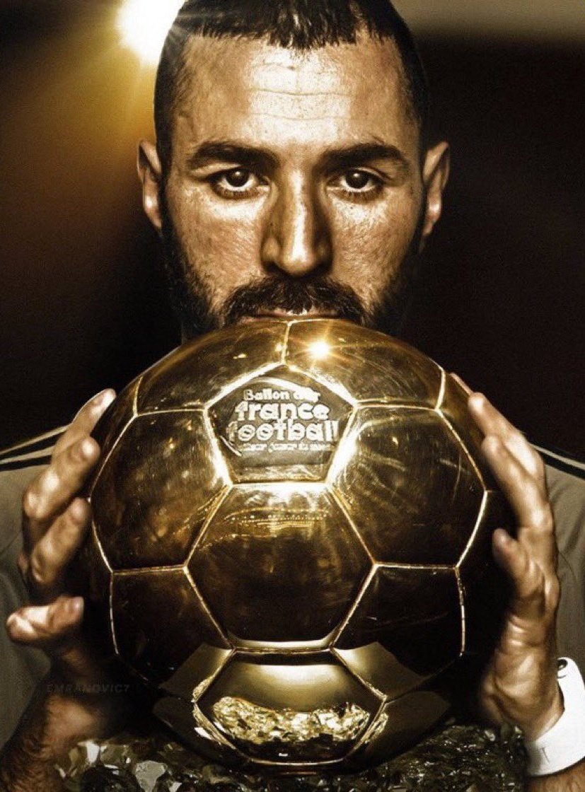 RMadrid100's tweet photo. 👑9️⃣ @Benzema 🤍#HALAMADRID #BallonDor https://t.co/2ZWOoGll8a