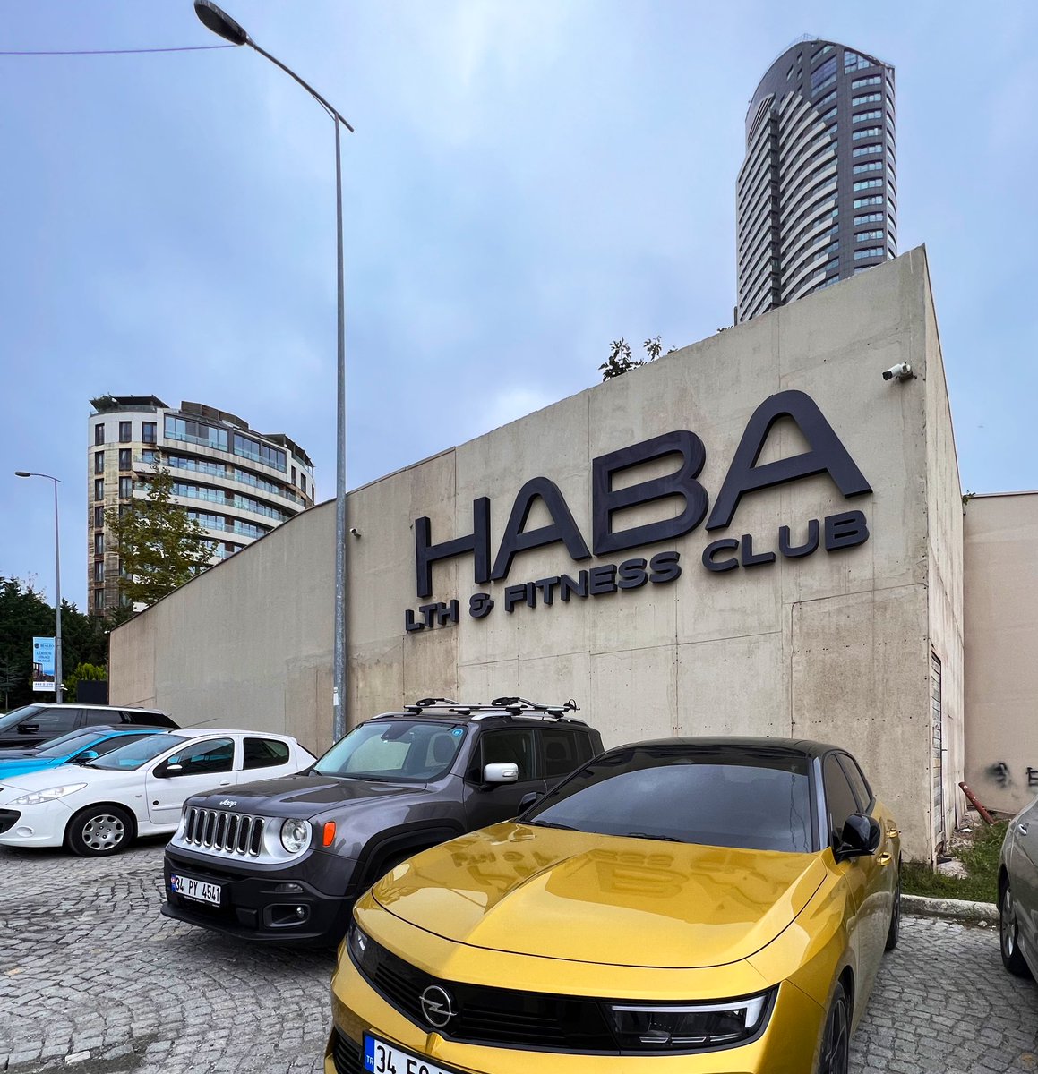 Murat Derin (@muratderining) on Twitter photo Devlete açık yere <a href="/Shabalifeclub1/">Shaba Life Club</a> spor salonu çökmüş ücretli otopark diyo ? Nasıl sizin oluyor vergimi ödüyorsunuz otopark fişi nerede? Halka açık yere demi park etmiyelim ? <a href="/ibbhabercomtr/">İBB Haber</a> <a href="/ibbzabita/">İstanbul Büyükşehir Zabıta</a> <a href="/ekrem_imamoglu/">Ekrem İmamoğlu</a> <a href="/ozibbbeyazmasa/">İBB Beyazmasa</a> <a href="/istanbulbld/">İstanbul Büyükşehir Belediyesi</a> Devlete açık yere <a href="/Shabalifeclub1/">Shaba Life Club</a> spor salonu çökmüş ücretli otopark diyo ? Nasıl sizin oluyor vergimi ödüyorsunuz otopark fişi nerede? Halka açık yere demi park etmiyelim ? <a href="/ibbhabercomtr/">İBB Haber</a> <a href="/ibbzabita/">İstanbul Büyükşehir Zabıta</a> <a href="/ekrem_imamoglu/">Ekrem İmamoğlu</a> <a href="/ozibbbeyazmasa/">İBB Beyazmasa</a> <a href="/istanbulbld/">İstanbul Büyükşehir Belediyesi</a>