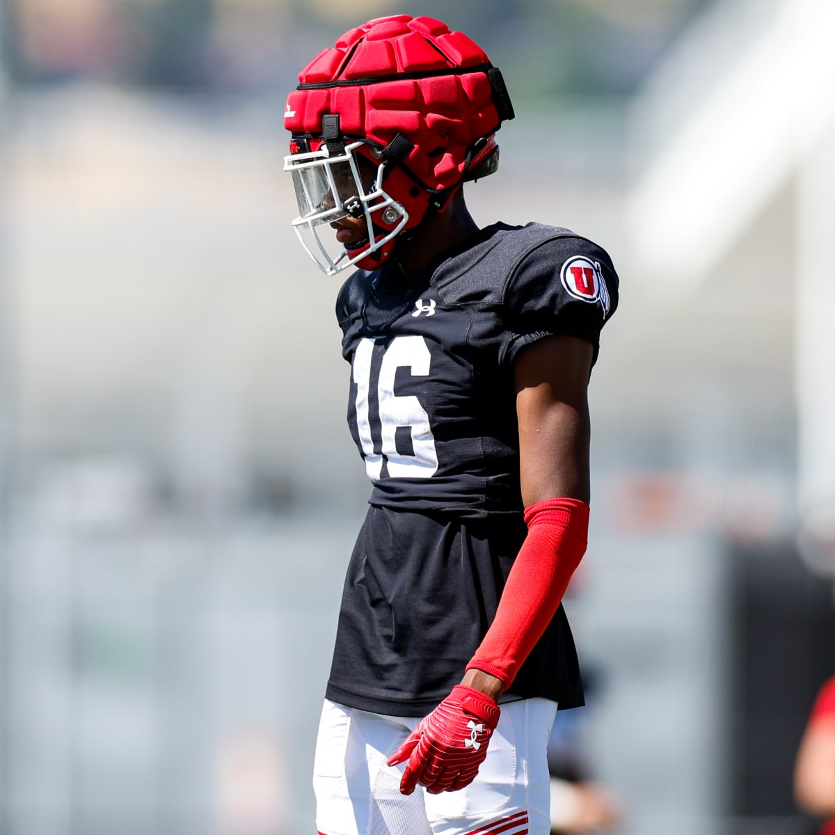 #UtahCFBStats On Saturday night, the Utah Secondary was tested by the U$C receivers. Zemaiah Vaughn played all 39 of his snaps in coverage, had 2 PBUs, and lead the Utes with a PFF Coverage Grade of 77.9! Pretty good for a walk-on who's only a sophomore! 🙌 @VaughnZemaiah