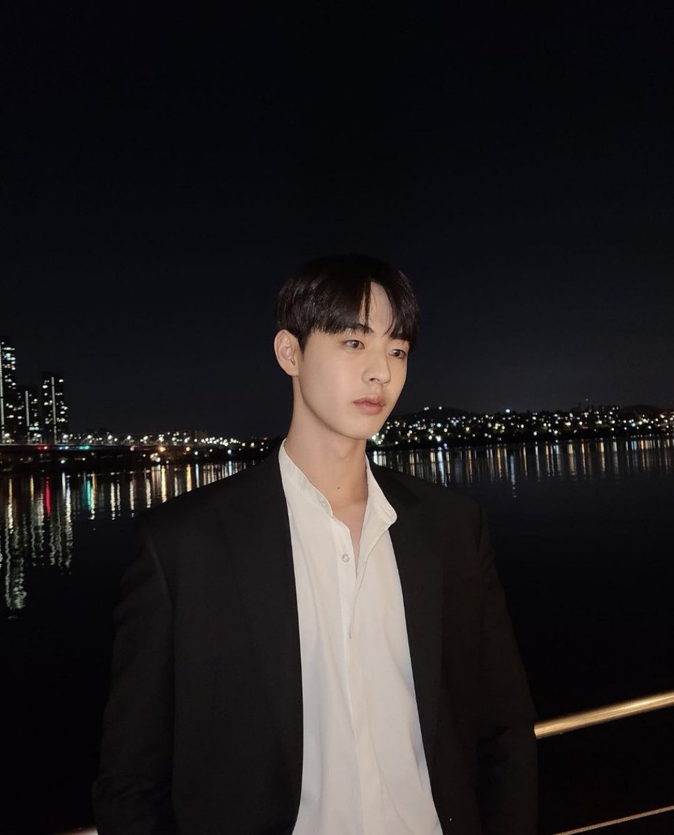 데이 tweet media