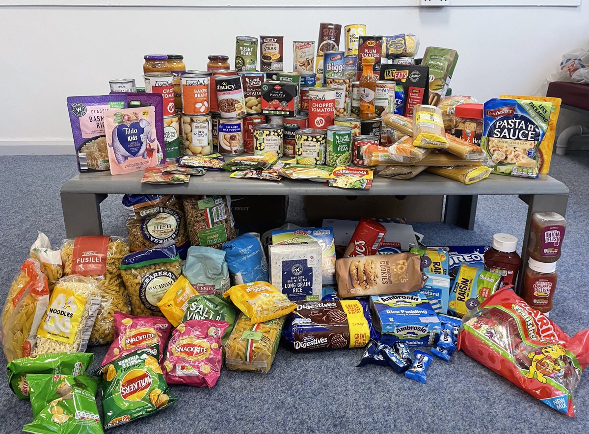 1BlwyddynYBE's tweet photo. A massive thank you to everybody who has already donated to support the food bank based in @LlanrumneyHall. We are still collecting until the 25th if you’d like to donate.

Diolch i bawb sydd eisoes wedi cyfrannu i gefnogi'r banc bwyd leol. Rydym yn dal i gasglu tan y 25ain 🍱 https://t.co/tv3328inyr