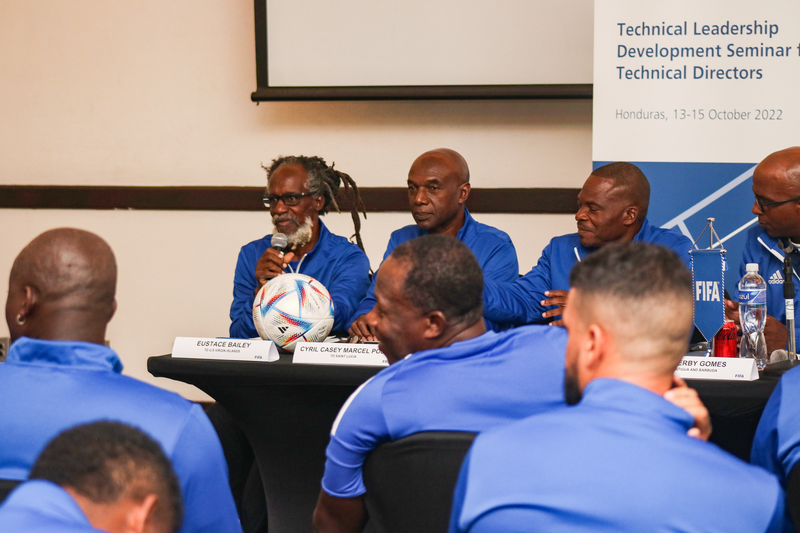 🧑‍🏫 El Departamento Técnico de la FIFA organizó un seminario de tres días con la @FenafuthOrg🇭🇳 

➡️ 21 directores de desarrollo técnico de federaciones de Sudamérica y Centroamérica hablaron del papel del director técnico en el "nuevo mundo laboral"👏

ℹ️ fifa.com/es/news/direct…