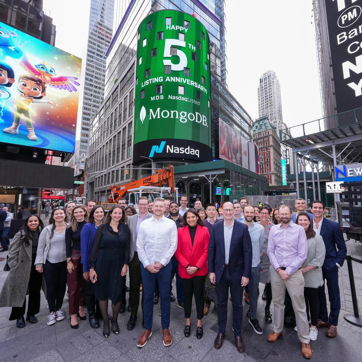 NasdaqExchange's tweet photo. Build faster, build smarter with @MongoDB. ✨

Joining us for their 5th listing anniversary, $MDB empowers innovators to create, transform, and disrupt industries by unleashing the power of software and data. #NasdaqListed https://t.co/i6r6wmGtyL