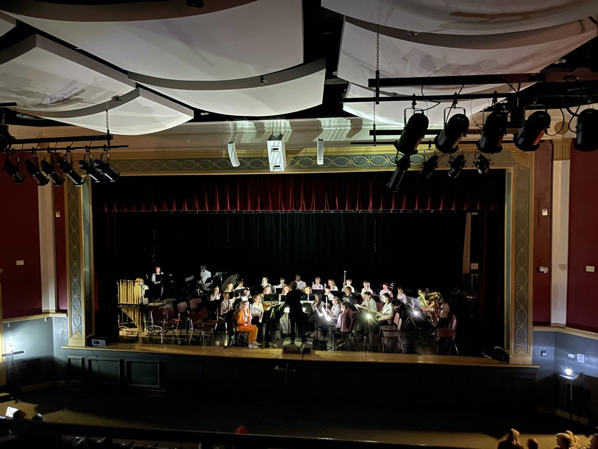MEVance7's tweet photo. Spooky stories for a spooky playlist. 7/8 middle school band concert! 
#itsworthit #forworthingtonsschools #thekidsareworthit #yeson6and7 https://t.co/kKFaYGRDau