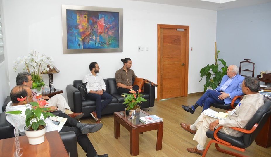 bagricolaRD's tweet photo. Nuestro administrador general @Fernan2Duran, recibió en su despacho a los consultores de la Organización de las Naciones Unidas para la Agricultura y la Alimentación (FAO), German Luebert y José Carlos Fernández. https://t.co/D1lToESgaE