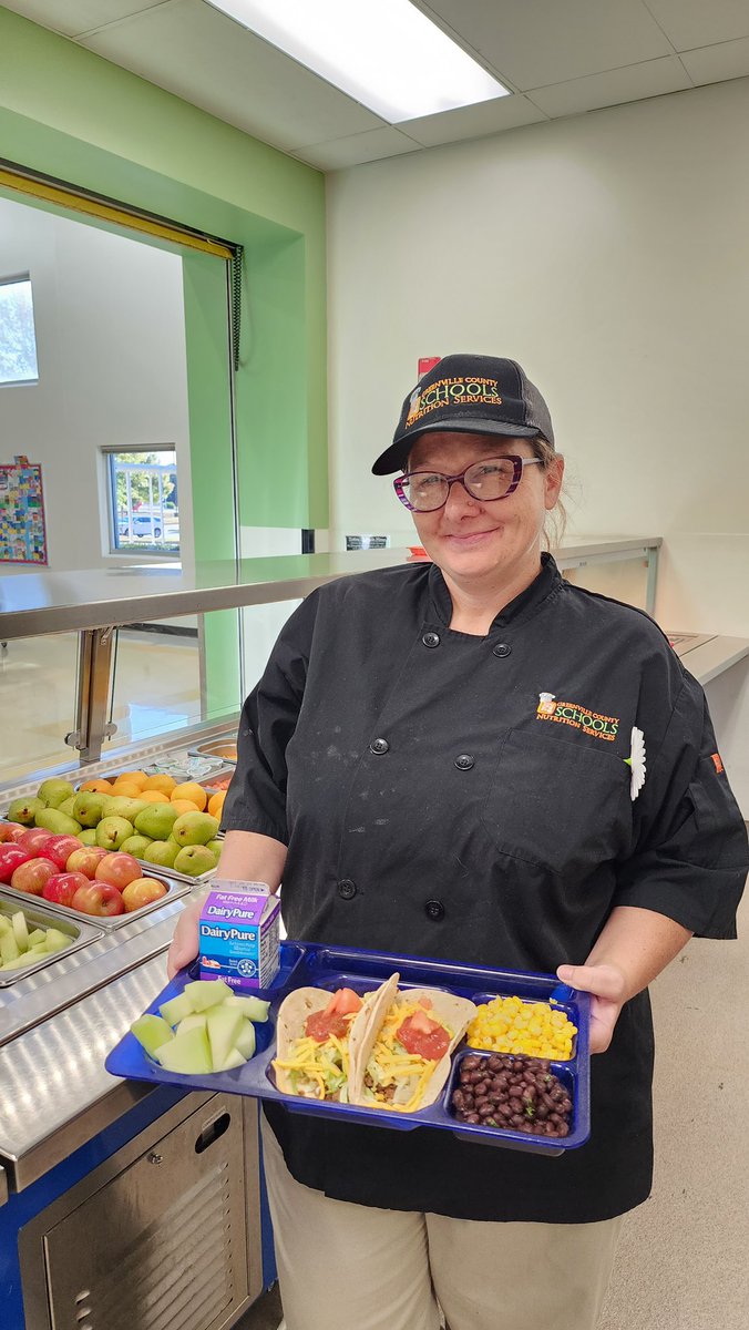 SchoolFoodRocks's tweet photo. The Brook Glenn elementary staff is ready to make a lot of students happy this morning…. Certified Angus Beef® Taco Tuesday 😍😍 https://t.co/4GKrCtU1rB