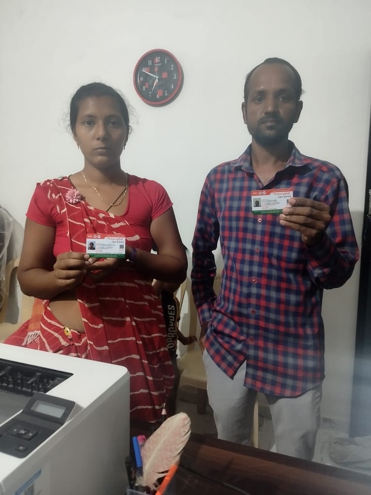 DmValsad's tweet photo. આજ રોજ વલસાડ જિલ્લામાં  પી.એમ.જે. એ.વાય ના પી.વી.સી કાર્ડ નું વિતરણ  અલગ અલગ સી.એસ.સી સેન્ટર દ્વારા  ચાલુ કરવામાં આવેલ છે.
@CSCGujarat @CSCegov_
@CMOGuj 
@AyushmanNHA @ceo_csc @jazan_sengupta
@CollectorVad 
@DDO_VALSAD
@vslsad 
@InfoValsadGoG 
@CscValsad https://t.co/CwNHcgPeAP