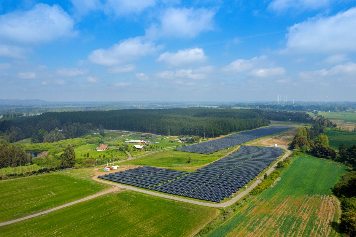r_electricidad's tweet photo. Copec inauguró su primera central solar e ingresa al rubro la #GeneracionElectrica. A través de su filial Flux Solar, la compañía construyó la planta Puelche en Los Ángeles, que integra un portafolio de 23 PMGD a desarrollarse en 2022 y 2023.

▶ https://t.co/0T7ask9rqm https://t.co/2TRBmulnxK