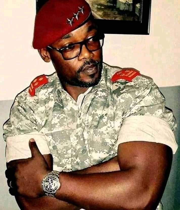 makoba_y's tweet photo. Officiellement, Félix TSHISEKEDI est le premier président de la RDC à élever un ancien rebelle (RCD) à une fonction importante et stratégique au sein de l’armée congolaise. https://t.co/9O8en3D2A5