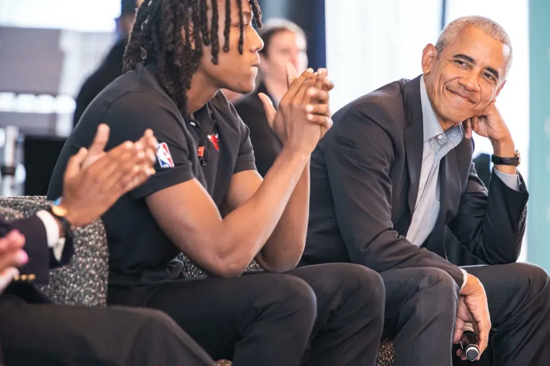 60 students were treated to a surprise visit from former President Barack Obama as part of a special event organized by his foundation. buff.ly/3ezsh0U