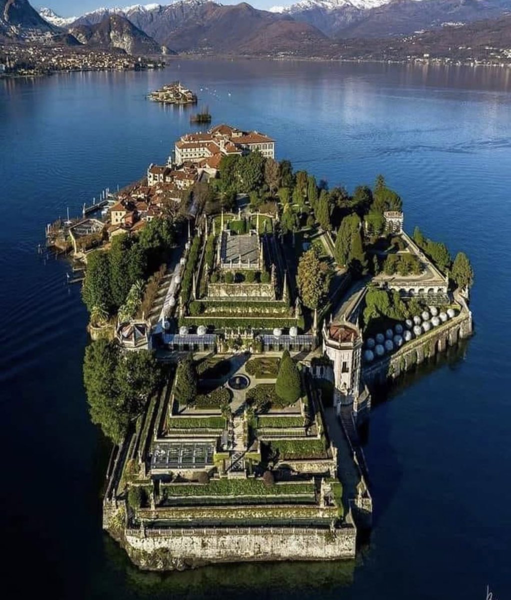 BrianRoemmele's tweet image. Built in 1630, this is Isola Bella, Lago Maggiore, Piemonte, Italy.