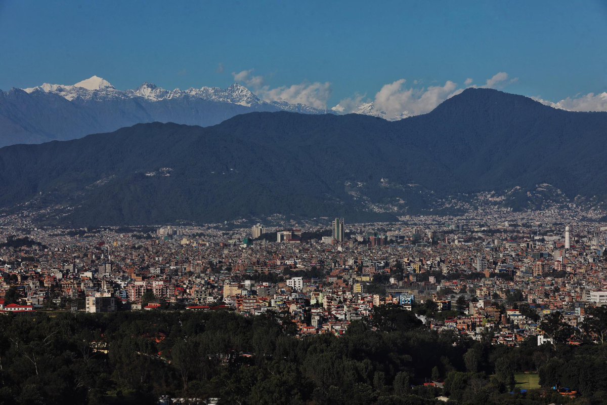 NepaliTimes's tweet photo. With the end of monsoon, the sky has cleared up in Kathmandu Valley giving the residents a spectacular view of Gang Chhenpo, Gurapo Ri and Dorje Lakpa mountains on Tuesday.
Photos: Suman Nepali https://t.co/W8WrkbJCQe