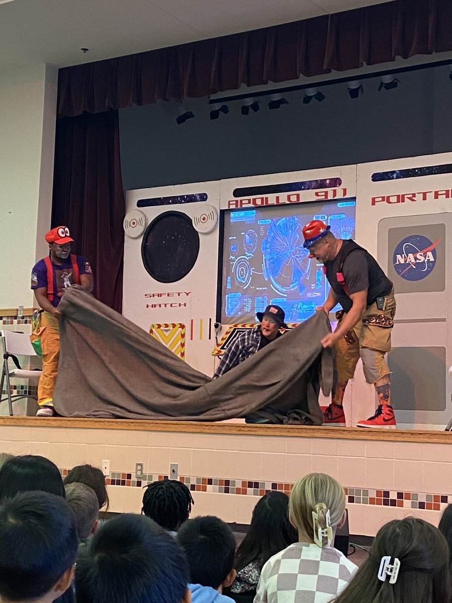 caseykelli1's tweet photo. We learned all about safety from the Frisco Fire Safety Clowns. #isbellpride @IsbellPride https://t.co/NC6MaNWfmU