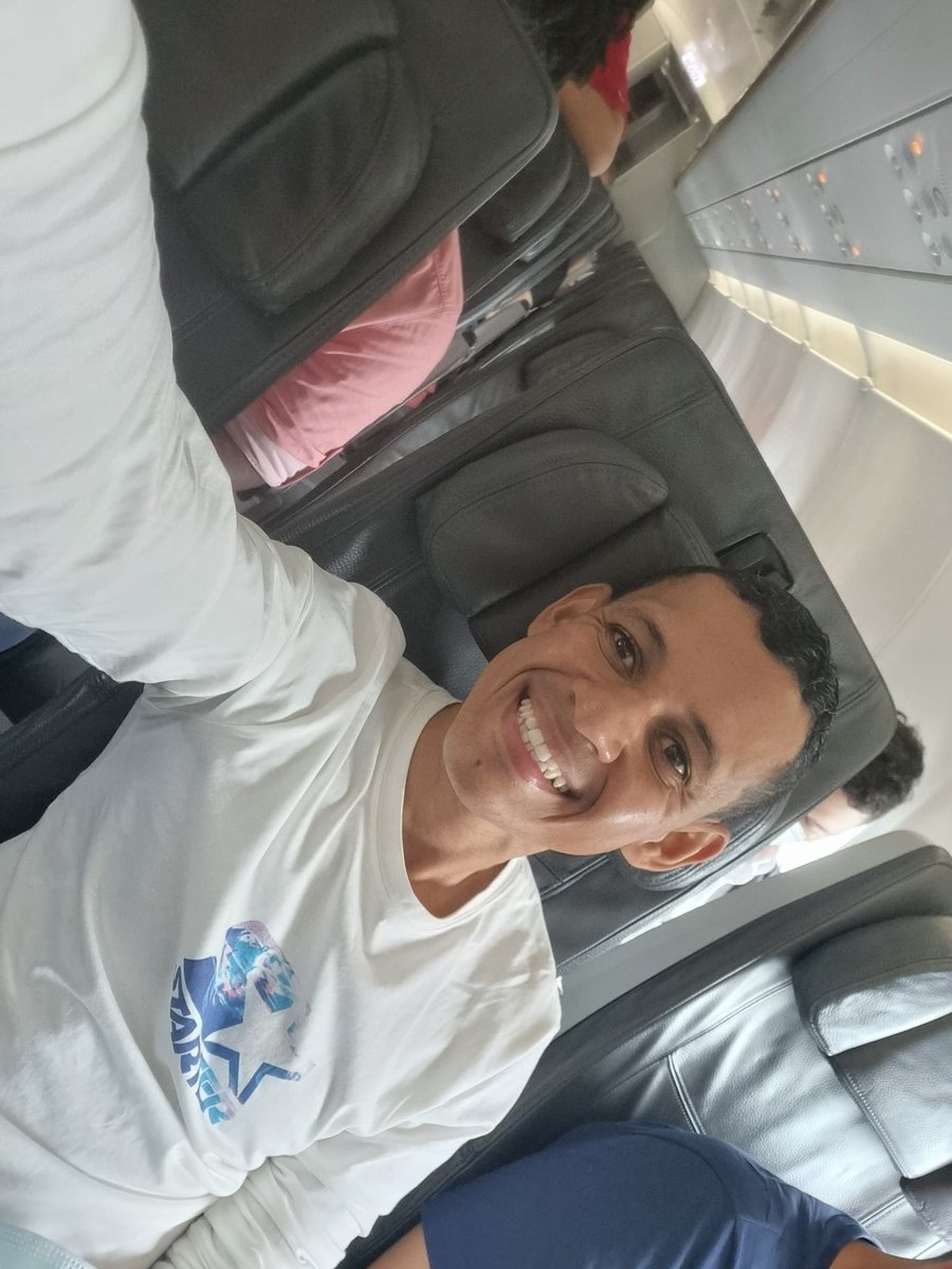 Otrebla_88's tweet photo. Después de una serie de eventos desafortunados por culpa de @AmericanAir #MeLargo #SuerteContigo https://t.co/s5dVJGtSEX