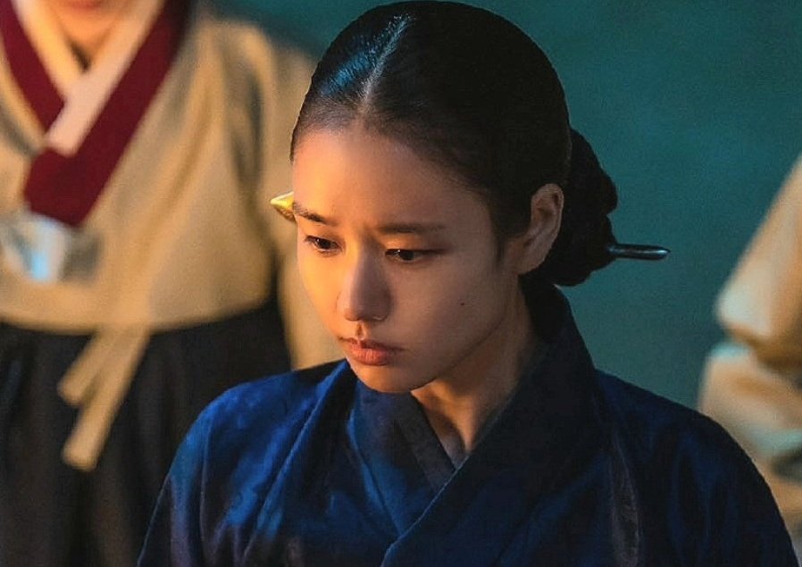 늦었지만 미쳐버린 세자와 야망을 품은 후궁이라니 뭐 이런 구미 당기는 조합이 또