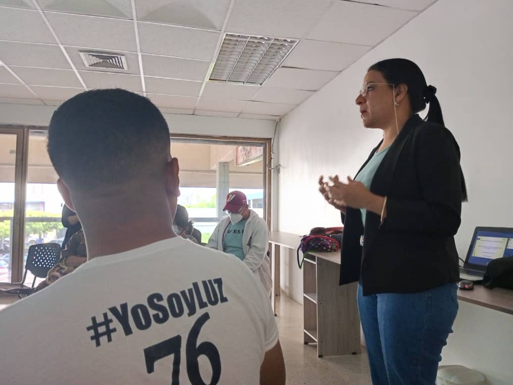 AulaAbiertaLA's tweet photo. #AHORA Toma la palabra Loiralith Chirinos, miembro de 
@Codhez, quien da datos sobre la violación a los Derechos Humanos en la Guajira. #FEDEHUporVzla https://t.co/ZuUrH0vJeM