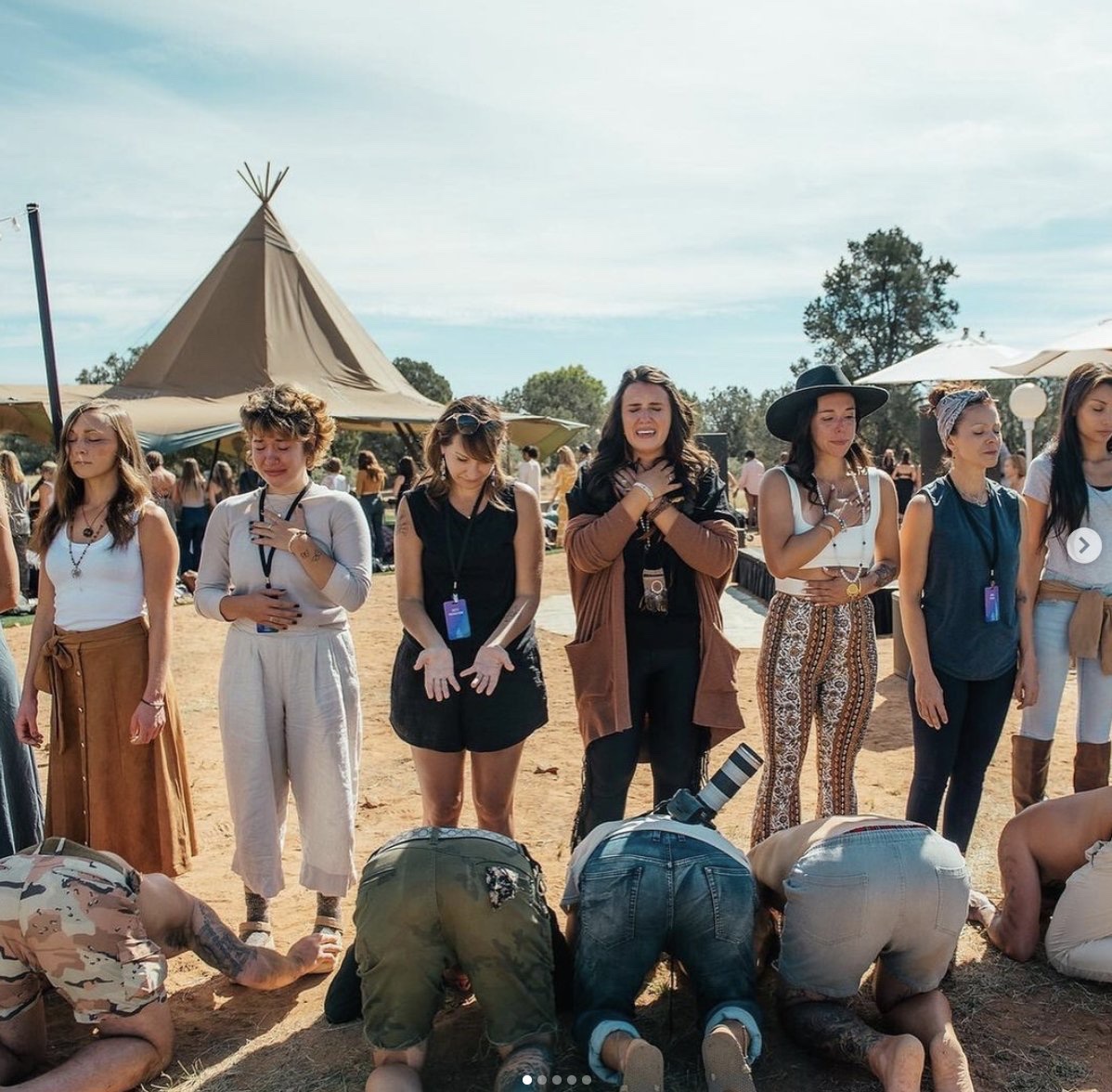 ben_kew's tweet photo. Men bowing to women for thousands of years of "disrespect."

When the history books are written, images such as this will be considered key to understanding the collapse of Western civilization. It will be one of those "sources" they give you in history exams. https://t.co/Mo6XdJtfz6