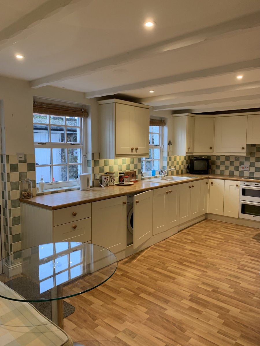 Rare freehold opportunity in Bamburgh for sale. Currently configured as 2 retail units with potential for 3 bed living space behind and private parking.  Contact 0191 487 8566 northeastcommercial.co.uk/businesses/vie…