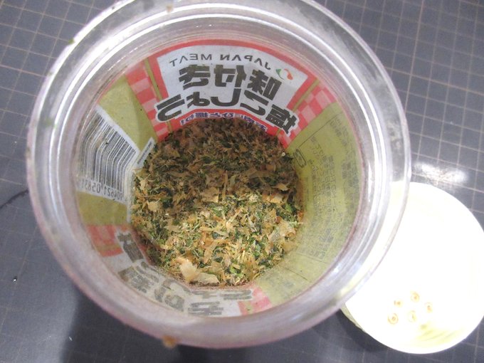 静岡おでんについてるだし粉が旨くて自作。いりこと鰹節粉とあおさを同等に混ぜる。うんいい風味。
和からし(写真は本からしだな…)と味変でチーズマヨ・辛味噌のローテで食べてます 