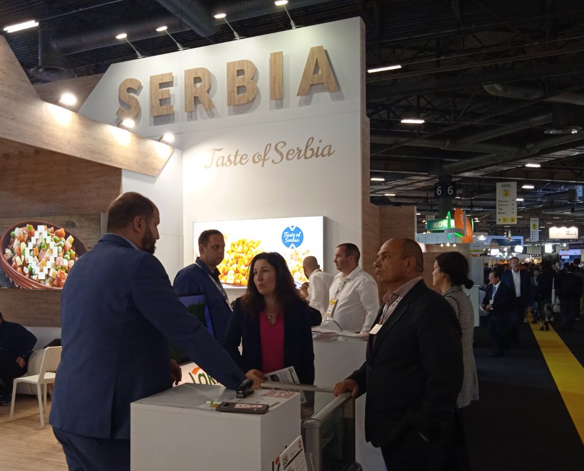 SRBinFrance's tweet photo. SE Nataša Marić🇷🇸en visite au @SIAL_Paris - Le Salon International de l'Alimentation où 29 producteurs de 🇷🇸présentaient leurs produits. Nous invitons tous les amateurs de gastronomie et partenaires potentiels à visiter les stands avec des produits🇷🇸dans le Hall 2 &amp; 6
#SIAL2022 https://t.co/bhQJeTnFrS