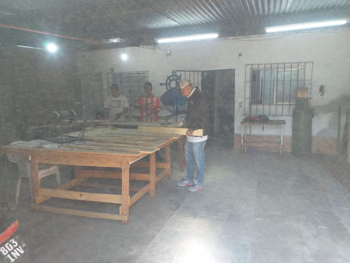 CuerdafloWalter's tweet photo. El Taller de carpintería sigue brindando herramientas a jóvenes de nuestras comunidades Barriales .Equipo de Abordaje comunitario ,Secretaría de Estado de Políticas Integrales Sobre Adicciones MDST. https://t.co/UNuS334hl8