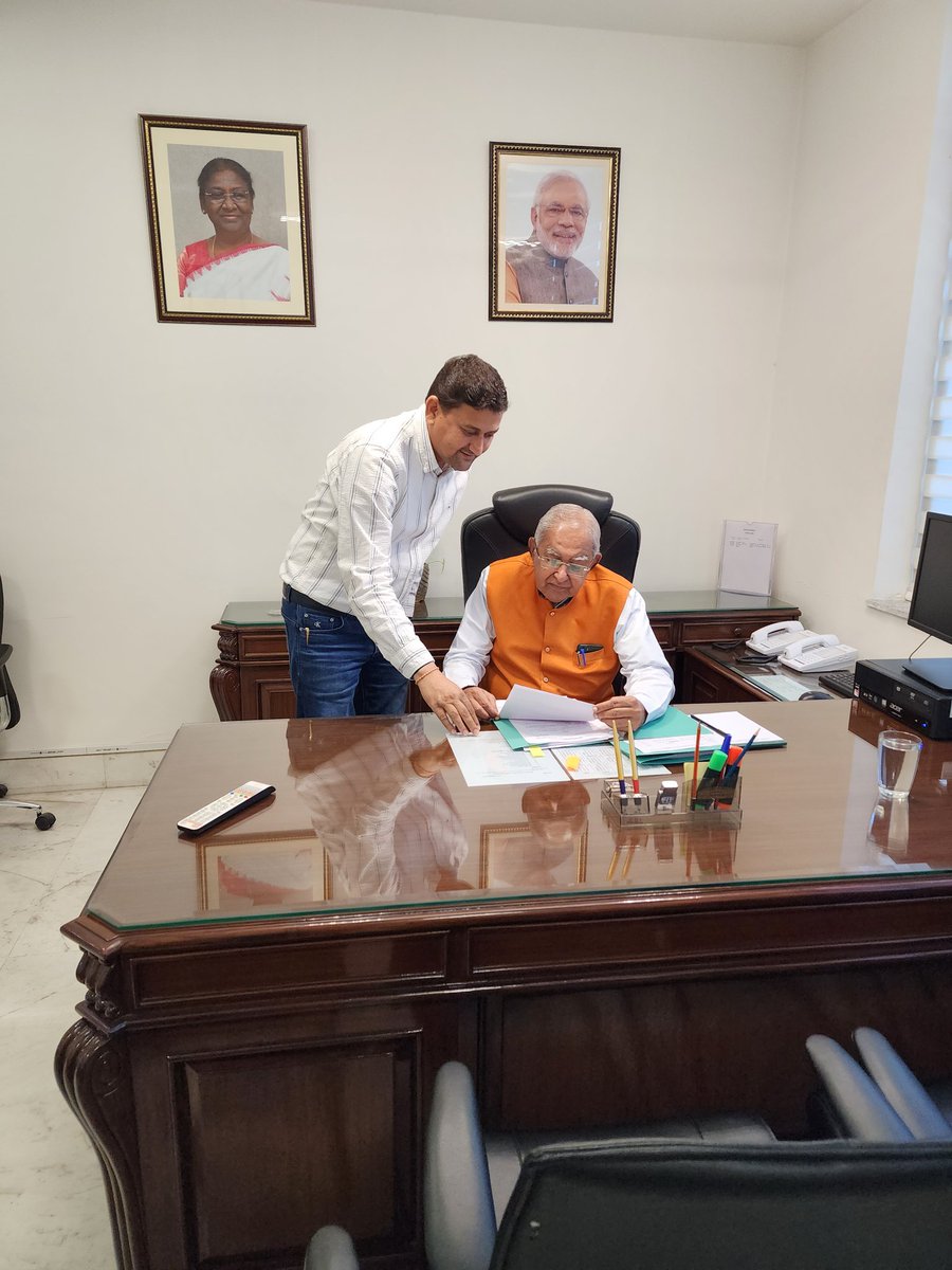 PatelParbatbhai's tweet photo. आज दिल्ली संसद भवन में  लोकसभा सचिवालय मे "जल संसाधन" कमिटी के चेयरमैन पद पर मेरी नियुक्ति होने पर पदभार संभाला। और कमिटी की प्रथम बैठक हुई । https://t.co/nqAbfG3PaR
