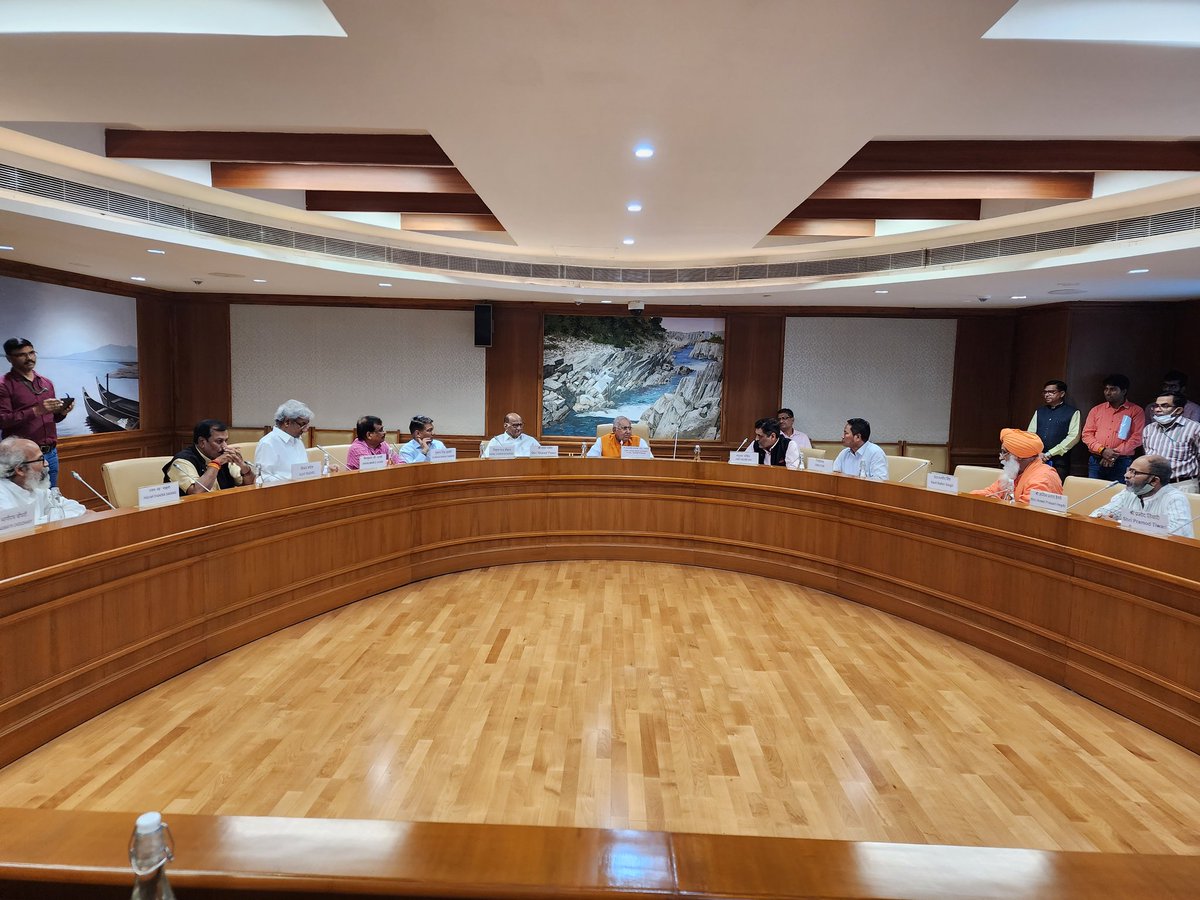 PatelParbatbhai's tweet photo. आज दिल्ली संसद भवन में  लोकसभा सचिवालय मे "जल संसाधन" कमिटी के चेयरमैन पद पर मेरी नियुक्ति होने पर पदभार संभाला। और कमिटी की प्रथम बैठक हुई । https://t.co/nqAbfG3PaR