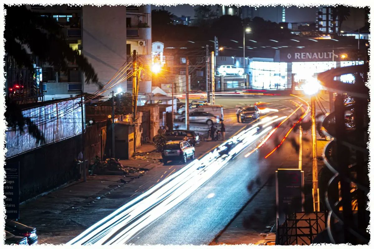 adambita237's tweet photo. Je découvre la photographie de nuit😁,
Balade dans les rues d'Abidjan, zone 4
Découvrir la #cotedivoire🇨🇮 ➡😱🌇💚❤💛
Welcome to #ivorycoast
#mboapic #street #streetphotography #streetnight #streetphotographer #night
#BaladeEnCotedIvoire https://t.co/Qby7Nky4xx
