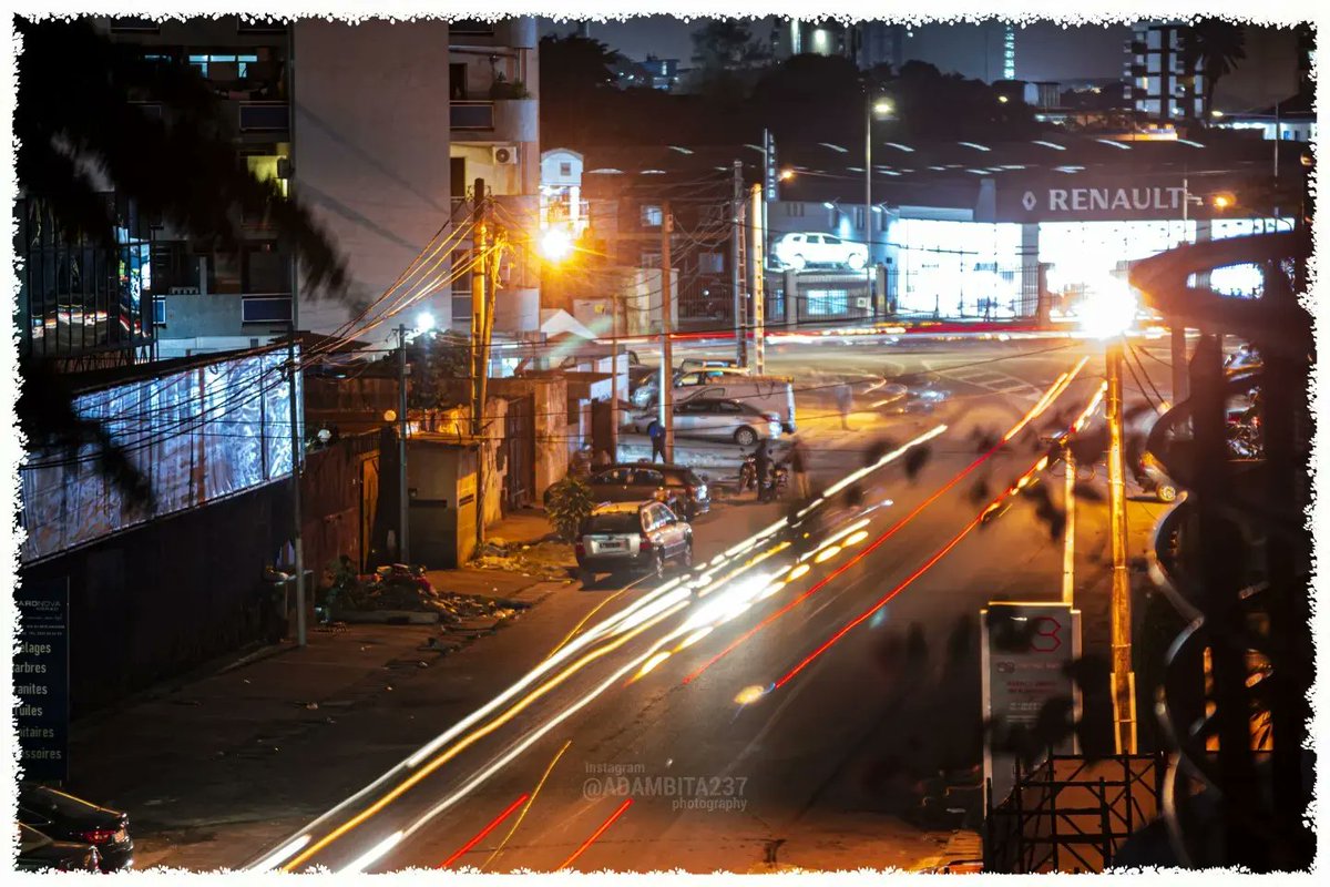 adambita237's tweet photo. Je découvre la photographie de nuit😁,
Balade dans les rues d'Abidjan, zone 4
Découvrir la #cotedivoire🇨🇮 ➡😱🌇💚❤💛
Welcome to #ivorycoast
#mboapic #street #streetphotography #streetnight #streetphotographer #night
#BaladeEnCotedIvoire https://t.co/Qby7Nky4xx