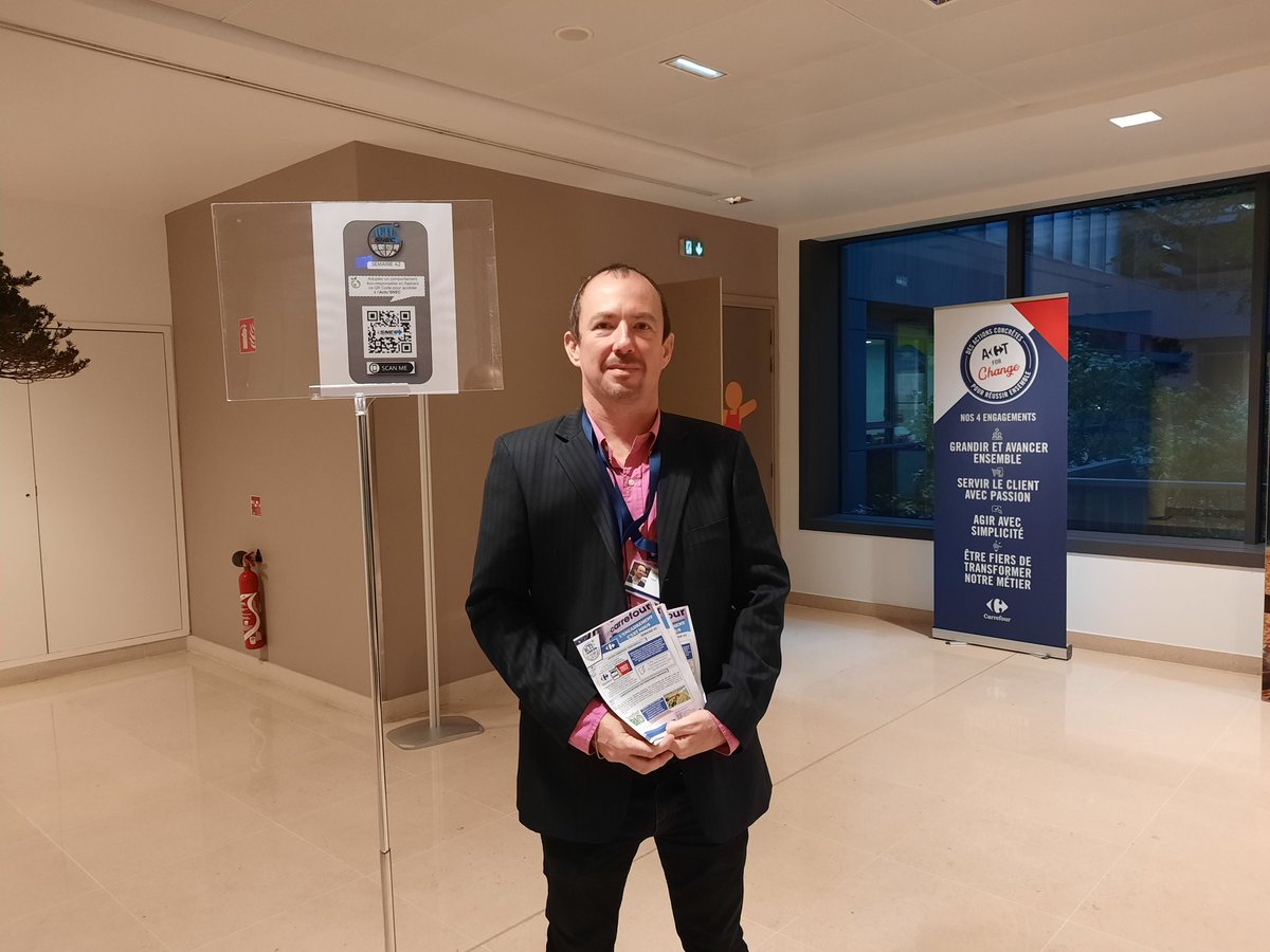 HEBERT_Guillaum's tweet photo. Les équipes du @SNEC_CFE_CGC présentes ce matin sur le Siège du @GroupeCarrefour de Massy

Distribution de l'Actu SNEC de cette semaine auprès de l'Encadrement avec @SNEC_Neto @SNEC_Goetzmann @SNEC_Naessens, Laurent, Franck et notre nouveau collègue Khalid

#lencadrementcestnous https://t.co/7NmhgjcObt