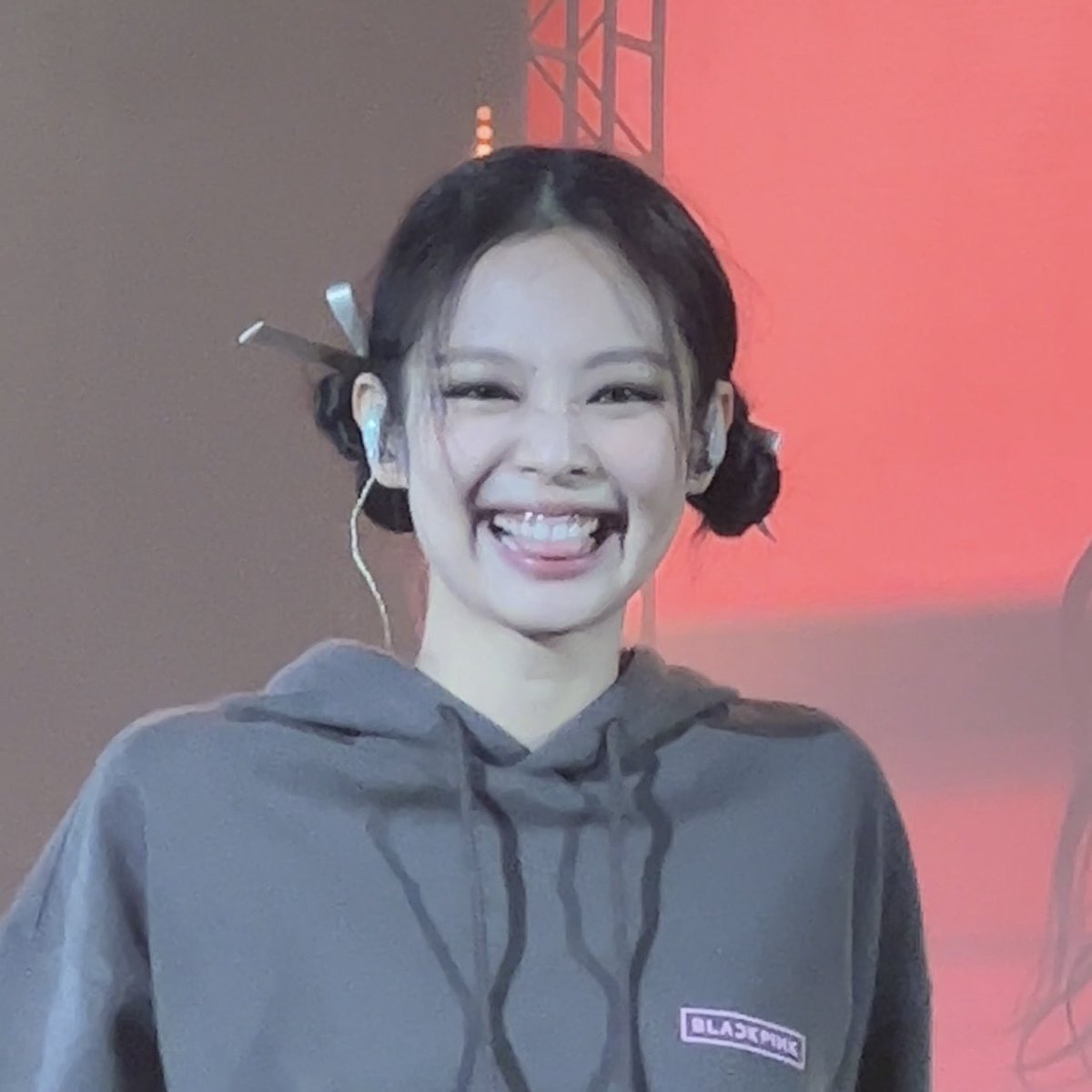 firejennie's tweet photo. her smile 🥹🥹🥹 https://t.co/Mx5EHw8Kjp