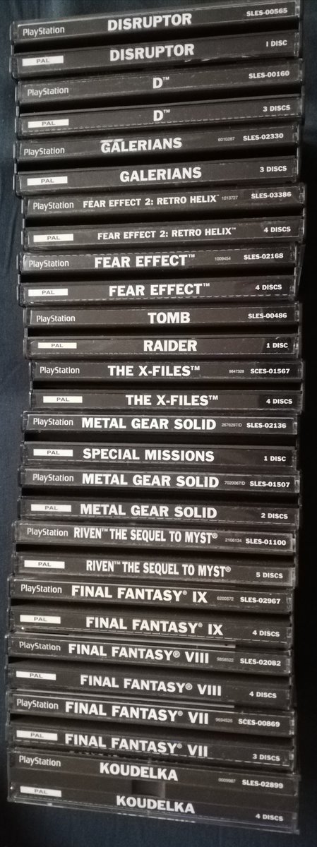 RetroEnno's tweet photo. @FlashbackWarrio Hier sind all Doppelhüllen aus meiner Sammlung. Tomb Raider, MGS Special Mission und Disruptor haben allerdings je nur 1 Disc. Warum da diese Hülle genommen wurde 🤷‍♂️ https://t.co/TN4iYCf4Et