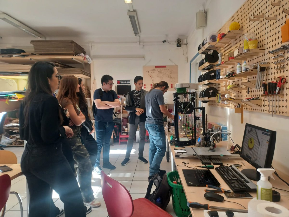 FmdGiovanna's tweet photo. Oggi #SmartHeartRome incontra a #CittàEducativa studenti e studentesse del corso di Digital Trasformation di @UniLUMSA Insieme ai formatori di @fmdigitale esploreranno il mondo dei makers e dei #FabLab
@Roma @MIsocialTW https://t.co/XVJbcUu6eV