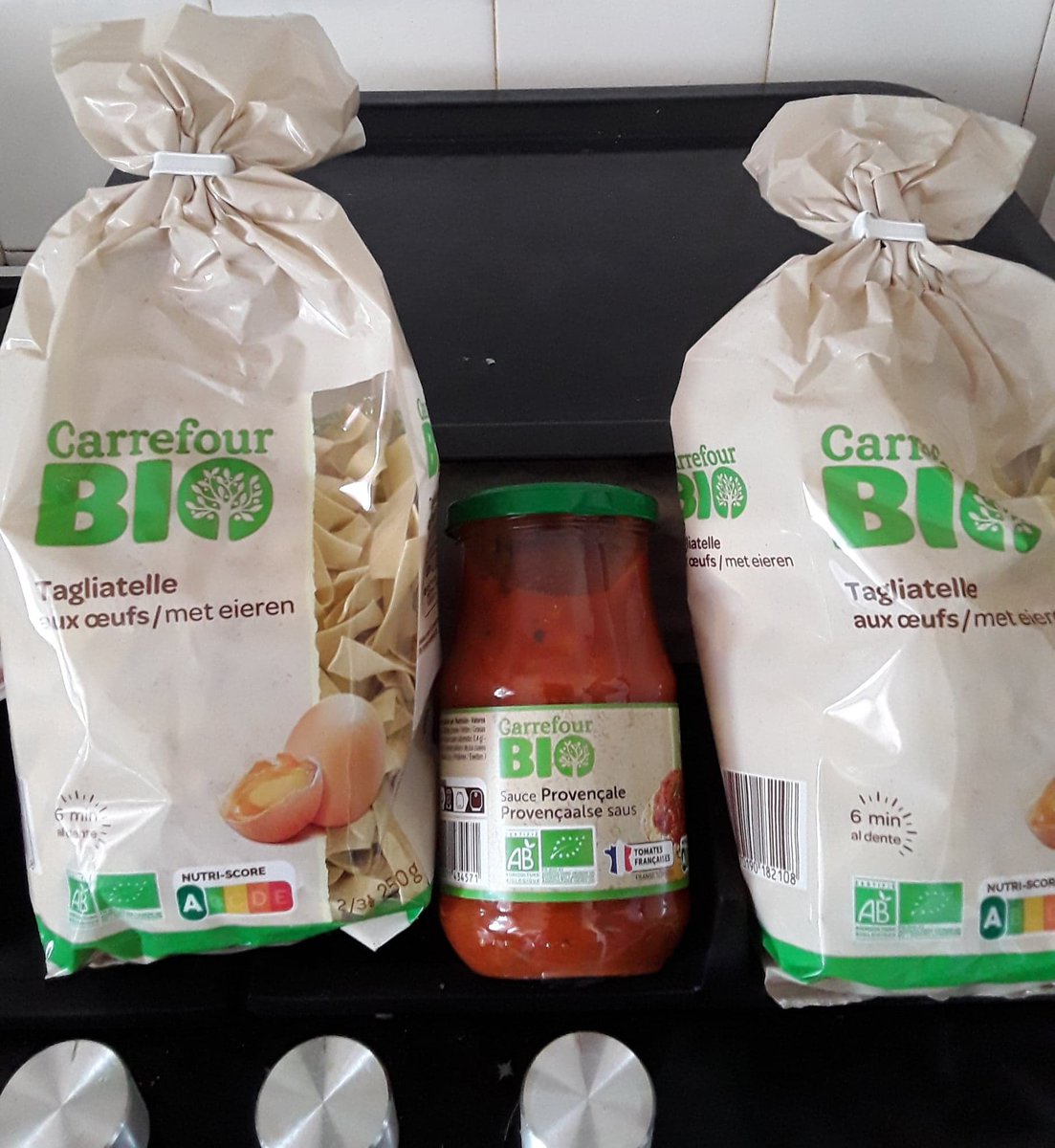 PEPENSE's tweet photo. Que des bons produits #CarrefourBio et un bon plat de pâtes de la game #monbioàpetitprix issues de + de 1200 produits bio #carrefour https://t.co/232dSX1Kph
