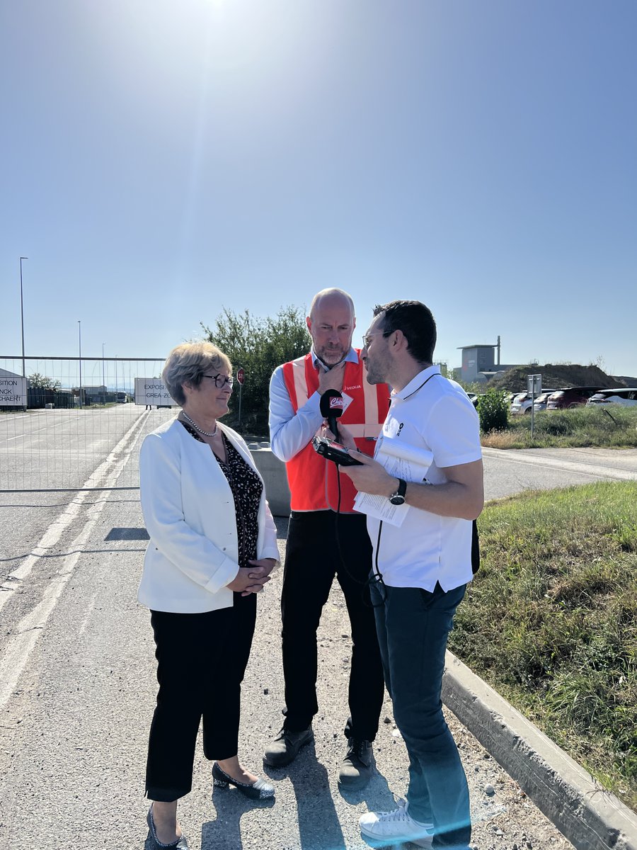 Ce matin se tenait l'inauguration du #centredetri nouvelle génération #MeTRIpolis en présence de Geneviève Girard, <a href="/NDaragon/">Nicolas DARAGON</a>, Céline Daujan, Frédéric Roux, Alain Gallu, Jean-François Borie, Guillaume Dury...🎙️Notre agence était sur place en tant que #servicepresse !♻️