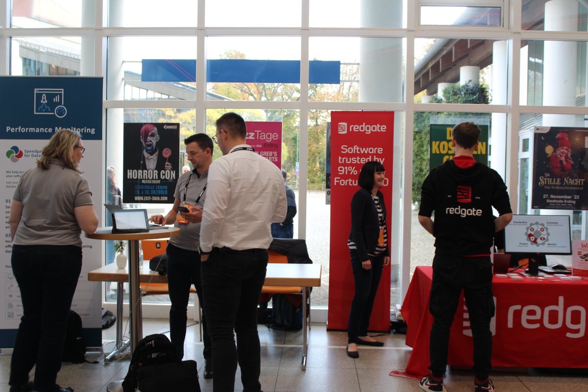 ppedvEvents's tweet image. Endlich wieder #SQLdays! 🥳
Erste Bilder von der Konferenz - wir wünschen allen Teilnehmern und auch den Sprechern viel Spaß.
Danke auch an die Sponsoren:
@ppedv @redgate @ITGAIN_GmbH @DbSchema
#SQL #Event