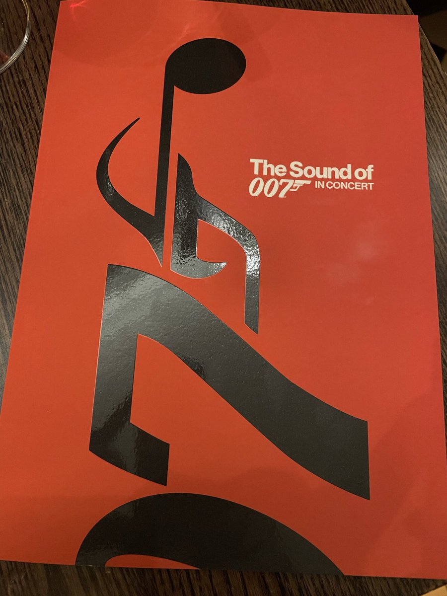 myjazzfanny's tweet photo. @NotPerfectedYet Just went to the @RoyalAlbertHall to watch the brilliant @DavidGArnold and @rpoonline play #SoundOf007 oh, and some special guest singers… @shirleybassey et al 😎🤯 https://t.co/J2HRRXTEjR