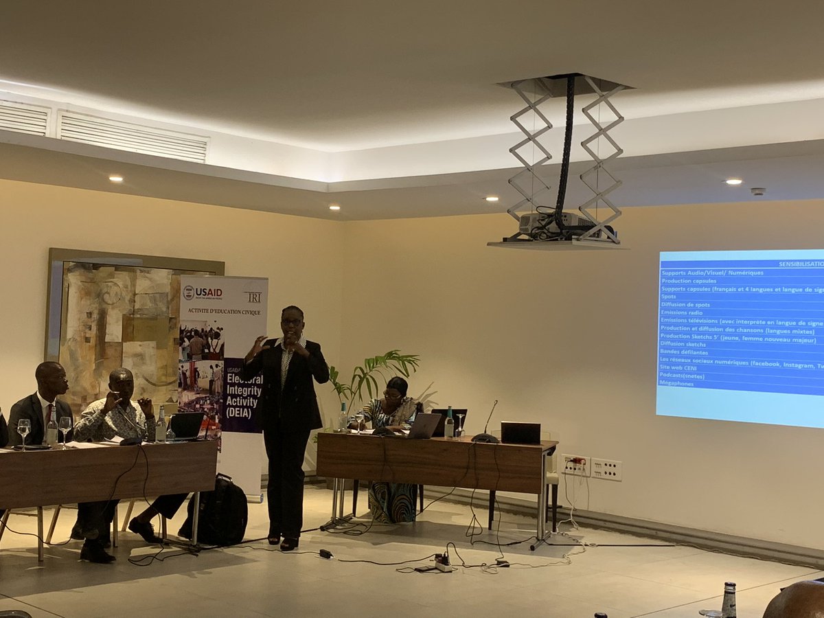 m_mubembe's tweet photo. Table ronde sur “les outils de sensibilisation pour les élections de 2023”. L’objectif était de faire une rétrospective des outils utilisés en 2018, et de prendre connaissance des outils validés par la ceni pour les élections 2023.@IdryssKatenga @susibakajika,@juvenalmunubo https://t.co/VALym2t6bz