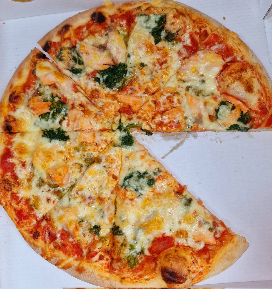 zahidRMirza's tweet photo. #Mahlzeit
#Mittagpause
#PizzaSalmone
😋 https://t.co/OU7z23dg05