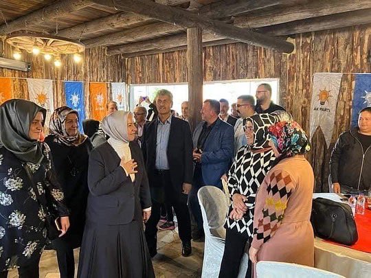 “2023’e Doğru Şehir Buluşmaları” programı kapsamında Kayseri Ak Parti Milletvekilimiz Sn.<a href="/NergisAtci/">Hülya Nergis🇹🇷</a> hanımefendiyi ilcemizde misafir ederek öncelikle Esnaf ziyareti, Kadın teşkilat Buluşması <a href="/aysekesir/">Ayşe Keşir 🇹🇷🇹🇷🇹🇷</a> <a href="/parmaksizfatma/">Fatma Parmaksiz 🟢🇹🇷🇹🇷</a> @AyseBilgic50 <a href="/nejla76678388/">Nejla Ekinci 🇹🇷</a>