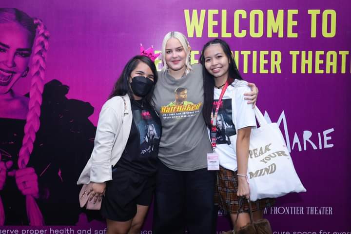 emzxam's tweet photo. my life is complete @annemarie <3 https://t.co/VnZ1EPh7Db