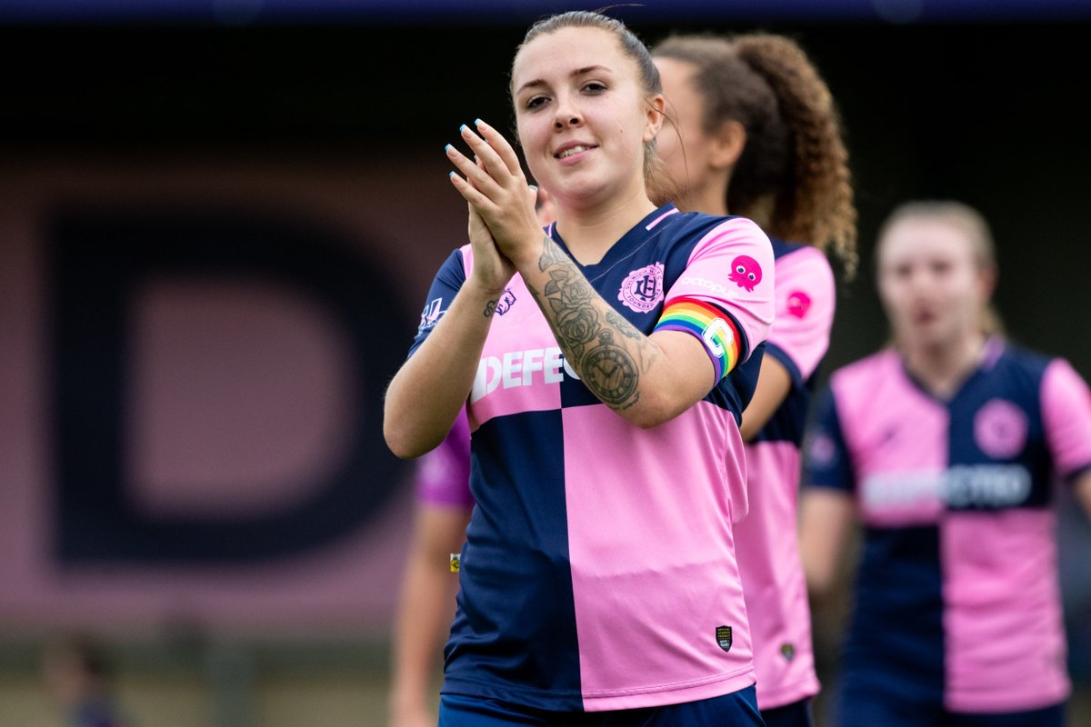 🏆FA CUP🏆 Sunday is one of our biggest games since we became DHFCW in 2019, as we take on @Winchcityflyers to try and reach Round 1 of the @VitalityWFACup for the first time! 🎟️Please come and show your support, get your tickets: bit.ly/3fV33tO🎟️ #DHFC #Spicy 🌶️💖💙