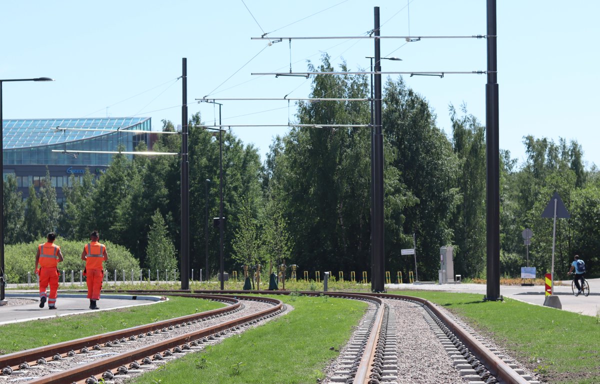 raidejokeri's tweet photo. Viime aikoina olemme saaneet valmiiksi vaikka mitä eri kokonaisuuksia. Kaikki pylväät ovat nyt pystyssä, pysäkit valmiita ja kaikilla sähkönsyöttöasemilla on nyt jännitteet!

#etenee https://t.co/lnusWCRhRH