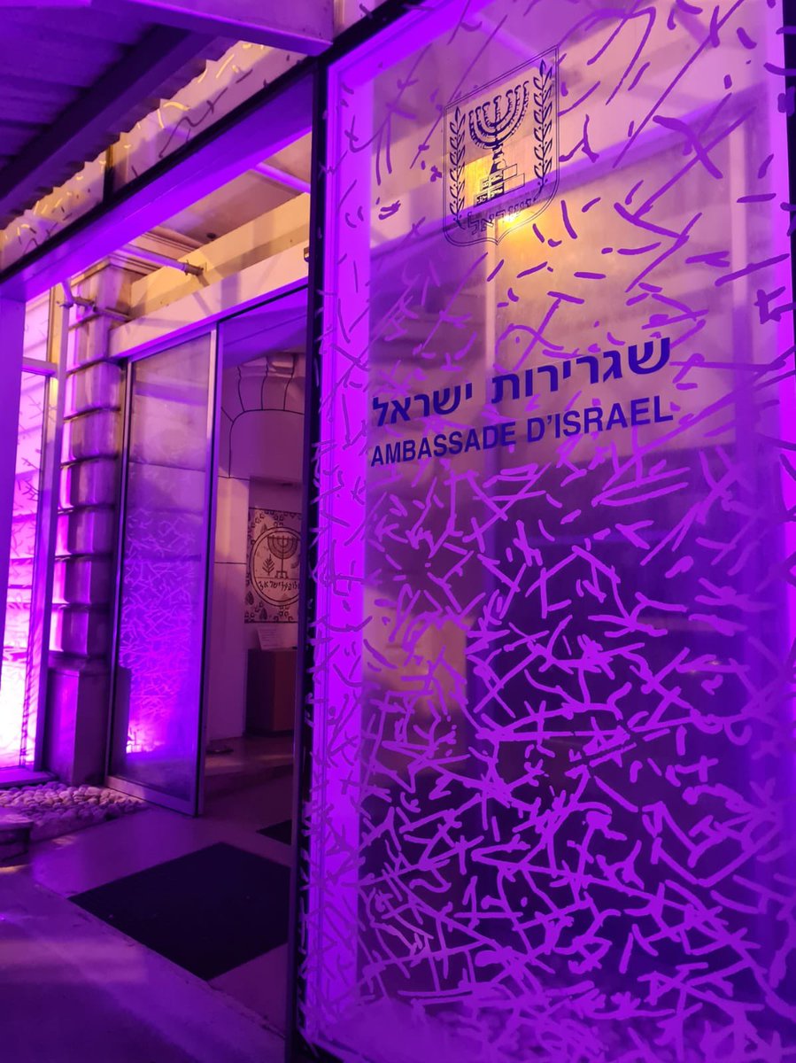 IsraelenFrance's tweet photo. #OctobreRose | La façade de l’ambassade d’@IsraelenFrance est illuminée en rose, en soutien aux personnes qui luttent quotidiennement contre le cancer du #sein, maladie qu’une femme sur huit risque de développer au cours de sa vie.

#FaitesVousTester #FightLikeAGirl💪🏻 https://t.co/K5sLbuHs5S
