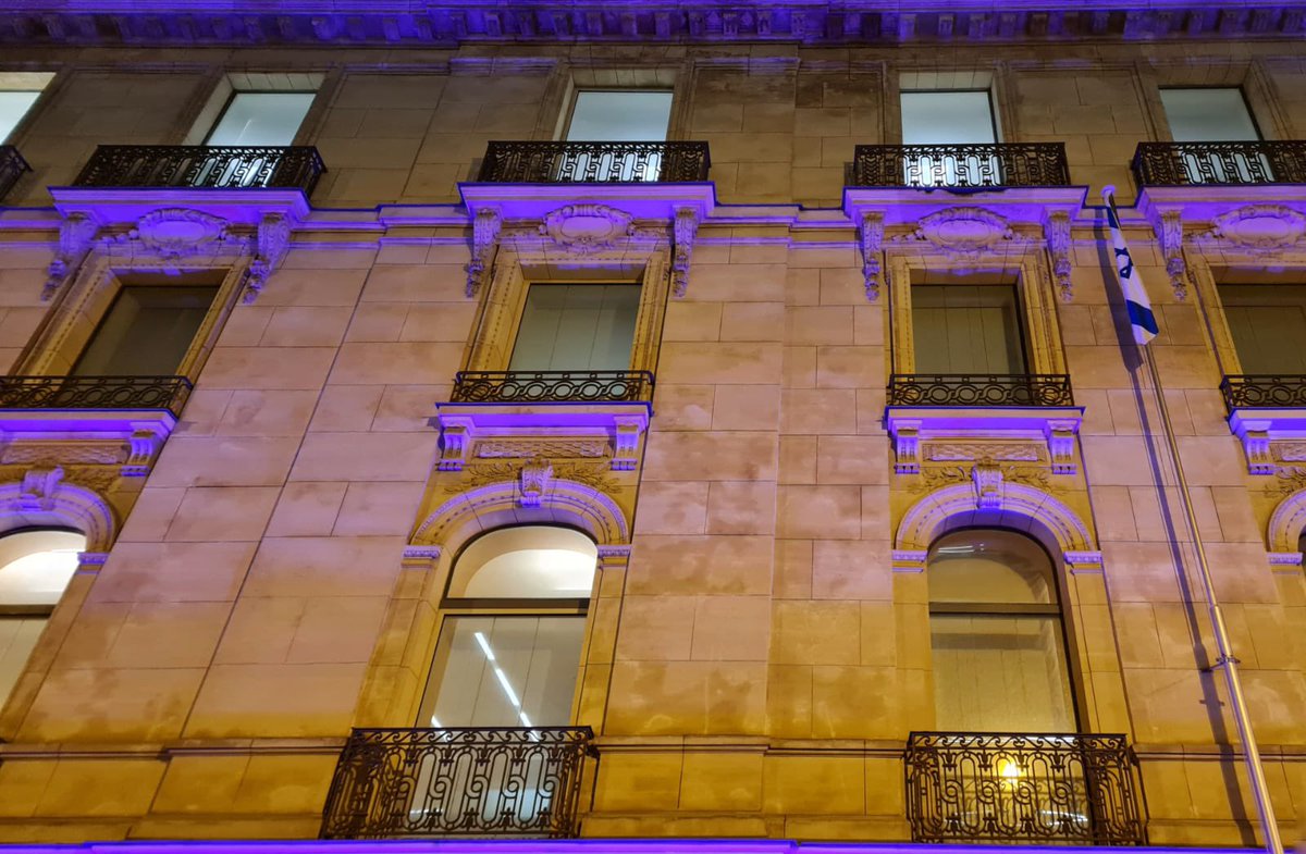IsraelenFrance's tweet photo. #OctobreRose | La façade de l’ambassade d’@IsraelenFrance est illuminée en rose, en soutien aux personnes qui luttent quotidiennement contre le cancer du #sein, maladie qu’une femme sur huit risque de développer au cours de sa vie.

#FaitesVousTester #FightLikeAGirl💪🏻 https://t.co/K5sLbuHs5S