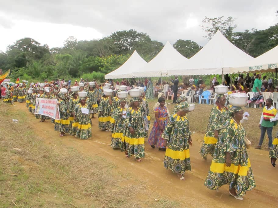 TheCameroonianZ's tweet photo. Journée mondiale de la femme rurale : la 27e édition célébrée à Nguibassal.

#Cameroon
© : @CamerounTribune https://t.co/4Tre5RyGGl