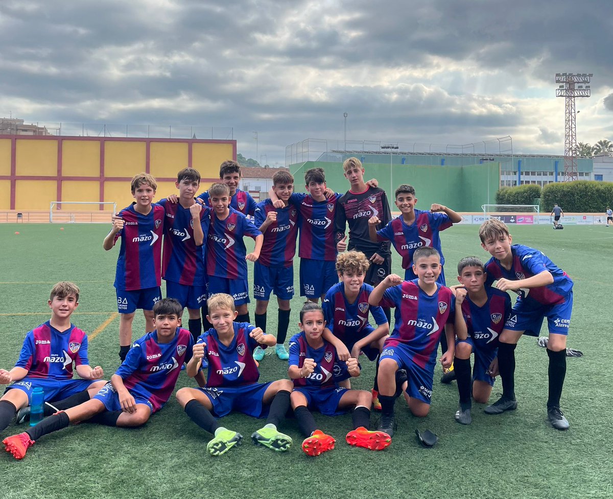 UDAlziraFB's tweet photo. Infantil B | ✅ 2-0

⚽️ El equipo de @JOSEALZIRA y @jesuslr_10 ha cuajado un inicio de temporada fulgurante, traducido en tres victorias y un solo empate.

Un avance importante para un equipo en etapa de adaptación.

¡A seguir así, chicos! 👏 https://t.co/G3ae7KEWrC
