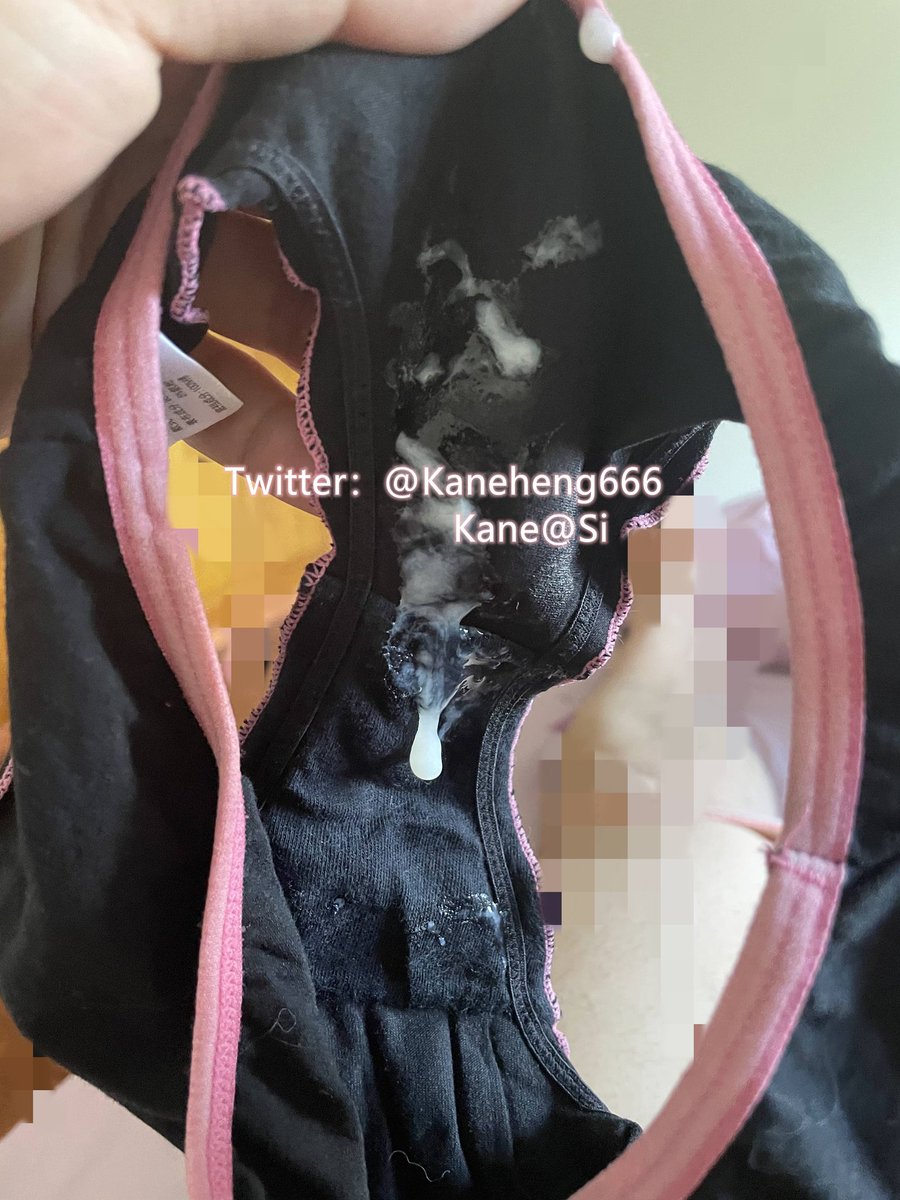 Kaneheng666's tweet photo. 大家还记得拿他女友原味袜子内裤给我打手枪的小哥吗，今天那哥们和女友在家啪非要把我叫过去潜伏在隔壁房间���原味内裤给我玩让我射满精液，他拿回去给女友穿上还拿鸡鸡顶进去骗他女友是他射的，刺激是刺激，咱就是说能不能让我休息一下毕竟周末还有活动。#线下活动 #淫妻 #绿帽 #精液 #内裤 https://t.co/5LVqidhyeB