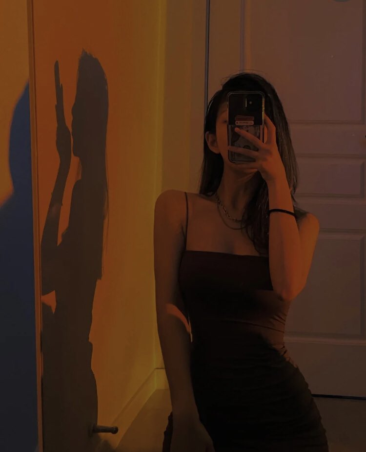 ndjitaviu's tweet photo. 下班啦，今天要是哥哥没有约呀，没有的话，那妹妹可不可以约哥哥🙈想和哥哥深入交流一下 https://t.co/sBWaGppEZk